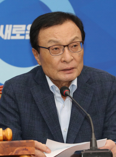 이해찬 민주당 대표가 29일 국회에서 열린 최고위원회의에서 발언하고 있다. 연합뉴스